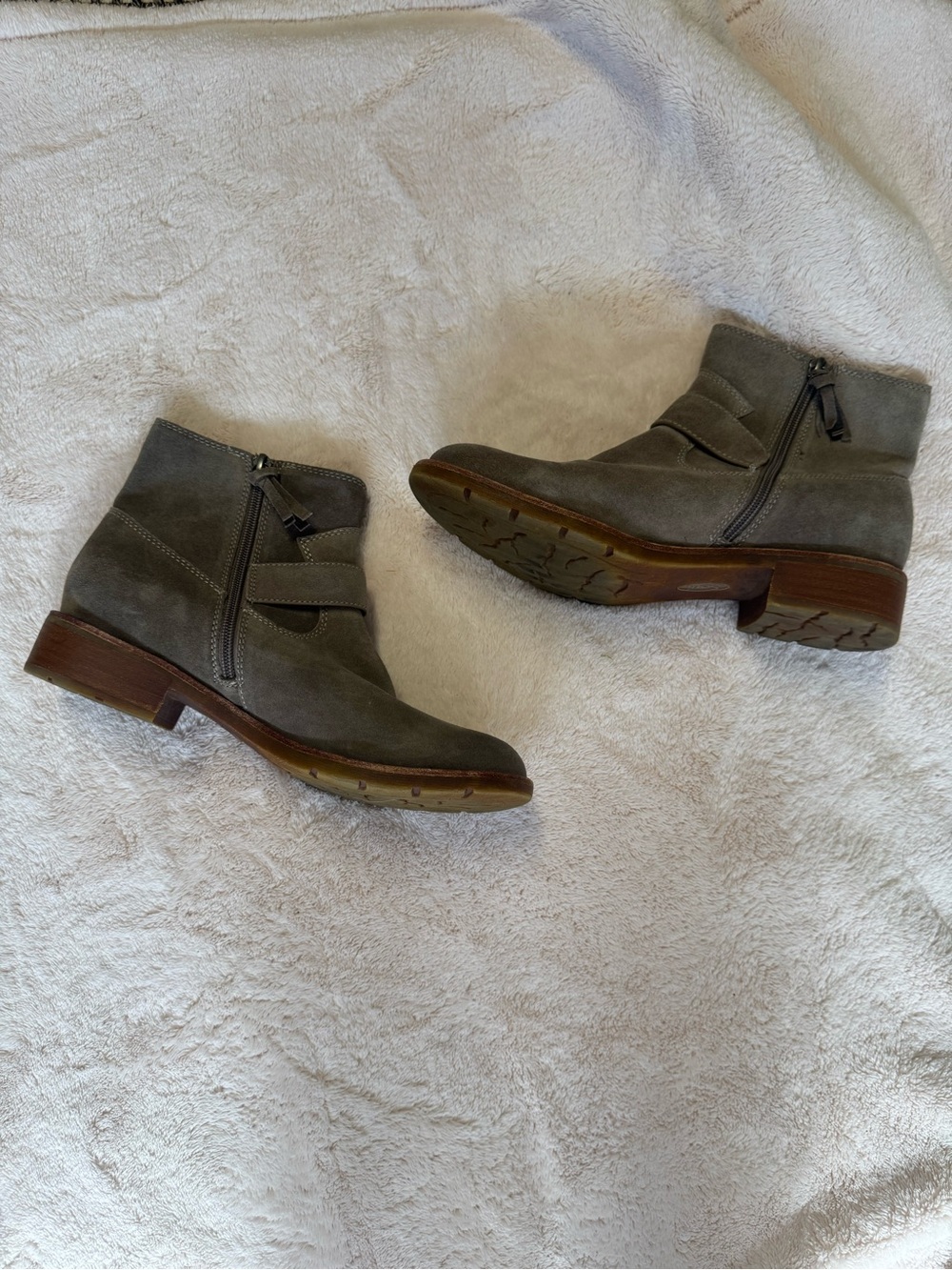 Söfft Women's Grey Suede Buckle Ankle Booties